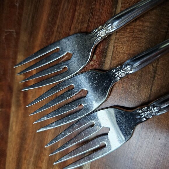 3 Oneida Community SILVER ARTISTRY Salad Forks 6.5" Silverware Flatware 60s-80s - Picture 3 of 9